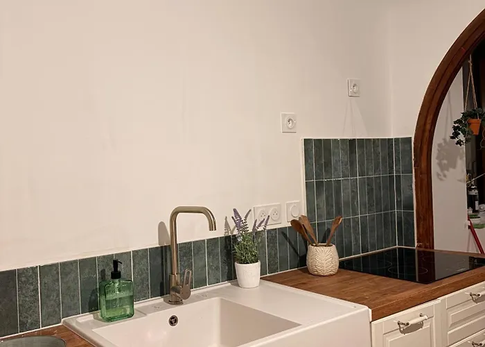 Le Secret Des Remparts - Jacuzzi- Vue Cite - Free Parking - Climatisation Каркассонн